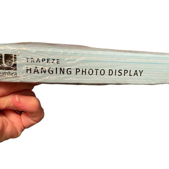 Umbra Trapeze Hanging Photo Display Frame - New in Package - Picture 5 of 5